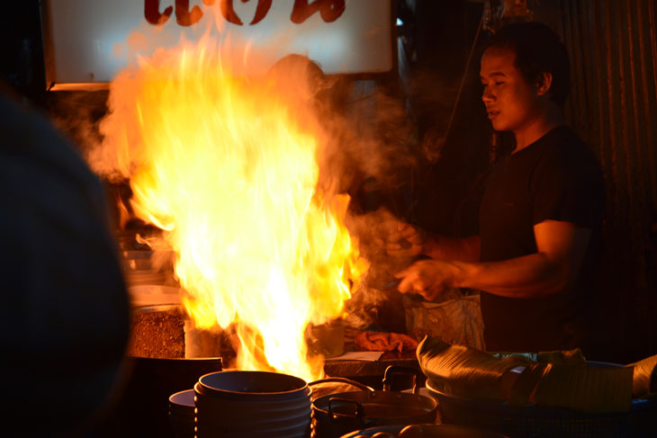 Fiery frying Kuay tiaw kua gai