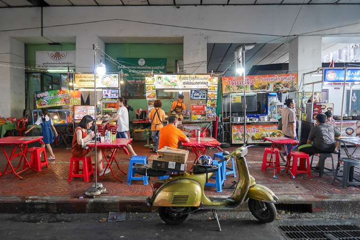 Street food at Talad Phlu, Bangkok