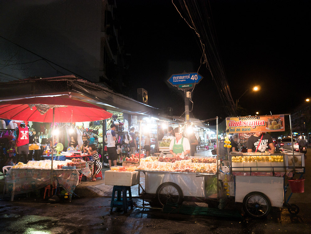 Talad Huay Kwang | night food markets in Bangkok | Bangkok Food Tours