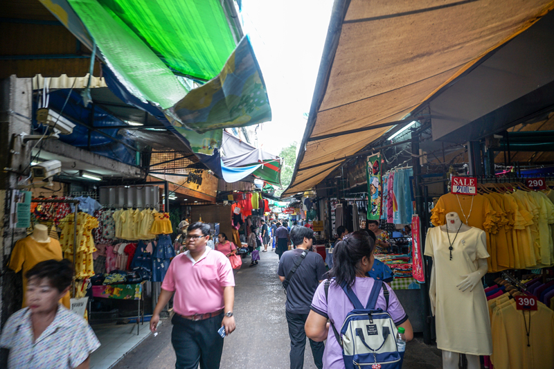 Wang Lang Market atmosphere | Chao Phraya River Sightseeing | Bangkok Food Tours